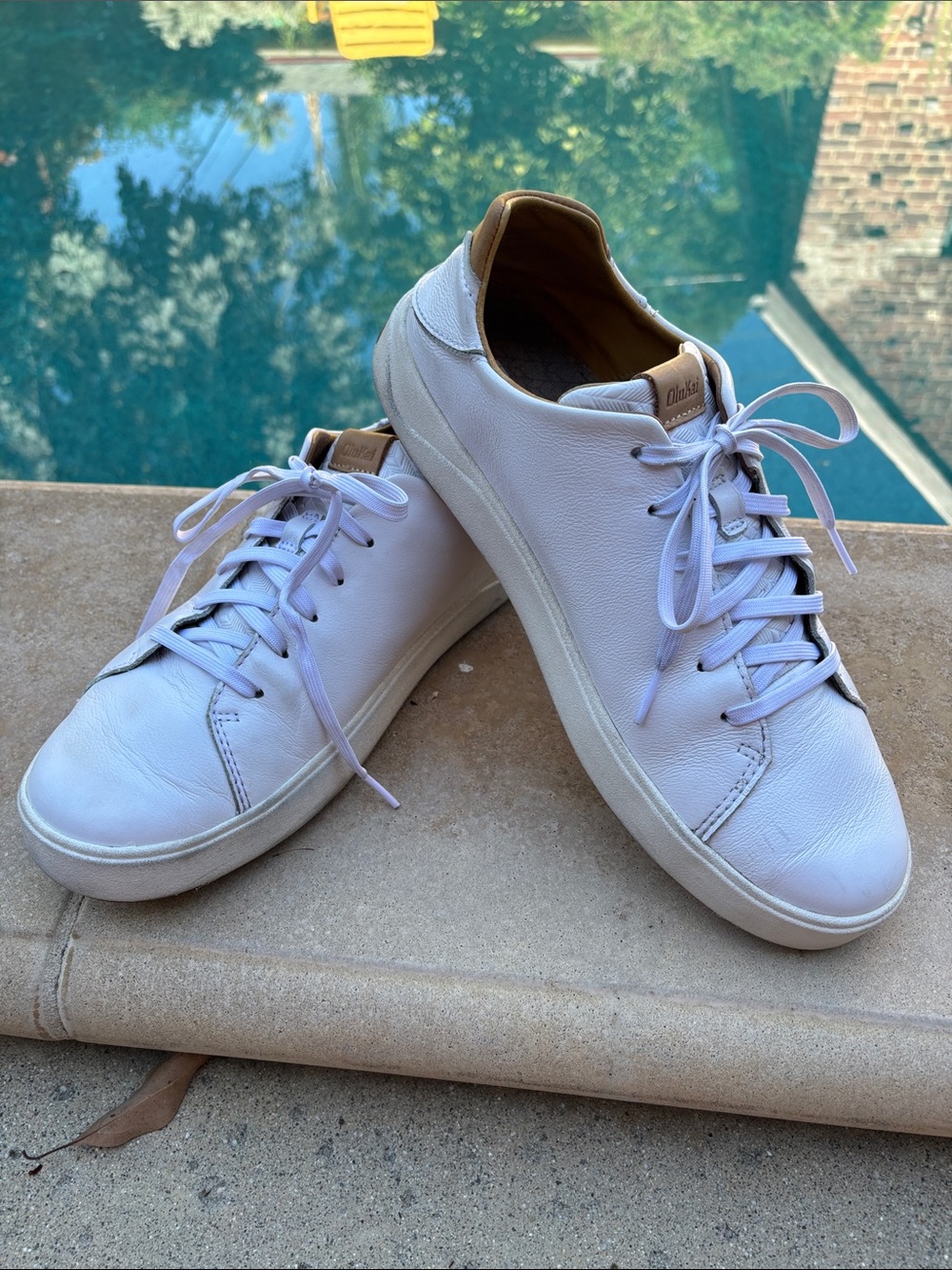 Olukai men’s 9.5 waterproof white leather lae'ahi li'ili sneakers